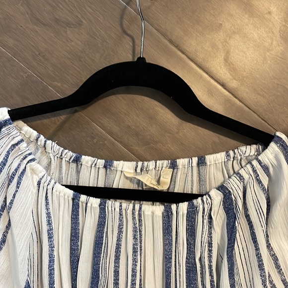 Women’s Vertical Stripe Blouse - Picture 5 of 5